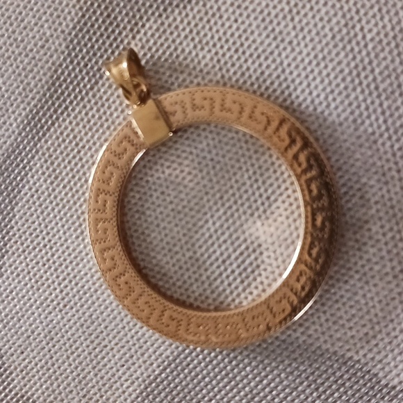 Elegant Gold-Tone Circular Pendant - Picture 6 of 7